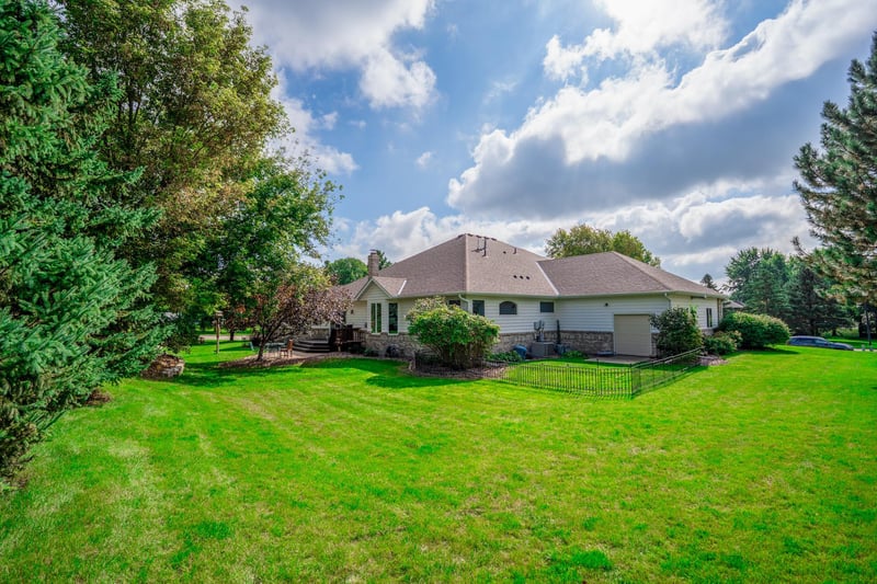 308 Country Club Dr NE, Willmar, MN 56201