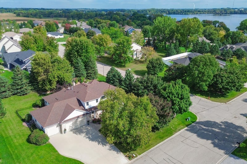 308 Country Club Dr NE, Willmar, MN 56201