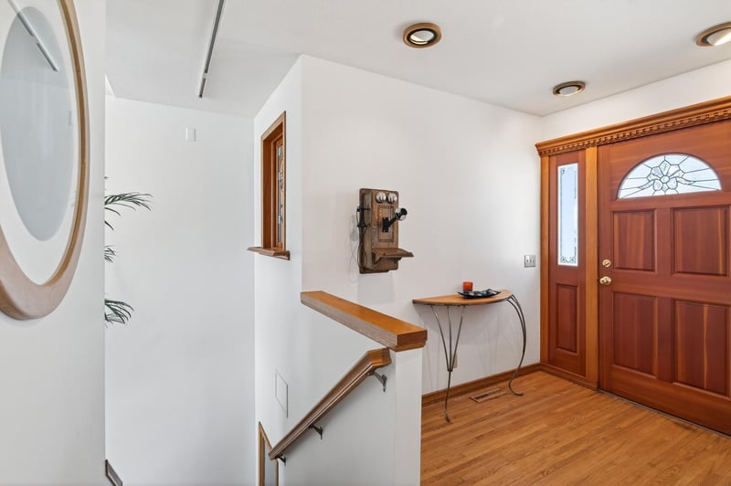 55 Interlachen Dr, Tonka Bay, MN 55331