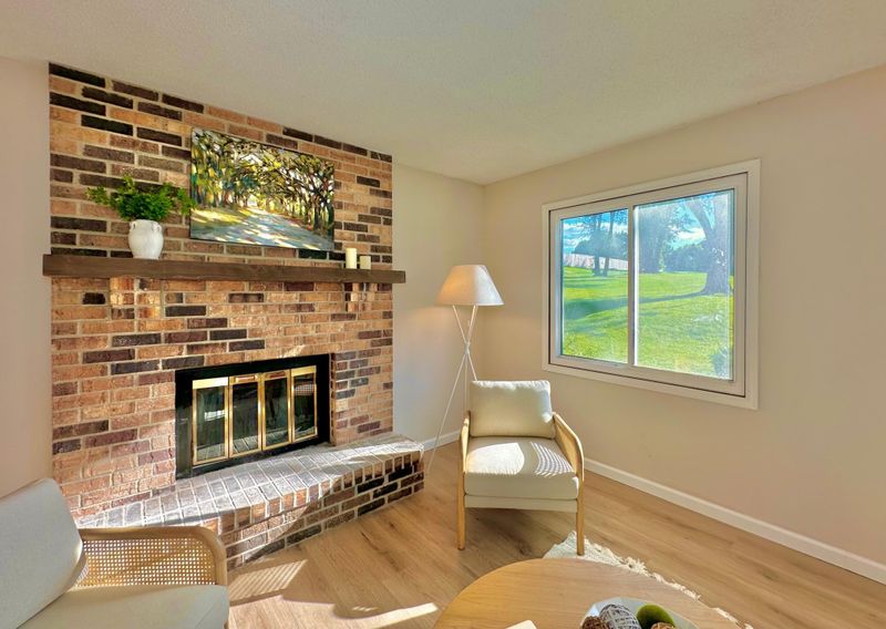 3883 Dolomite Dr, Eagan, MN 55122