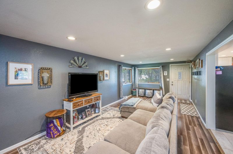 705 9th Ave NW, Waseca, MN 56093