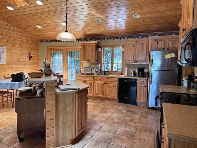 33198 S Prairie Island Dr, Grand Rapids, MN 55744