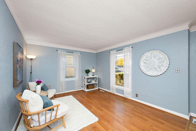 2620 Abbott Ave N, Robbinsdale, MN 55422