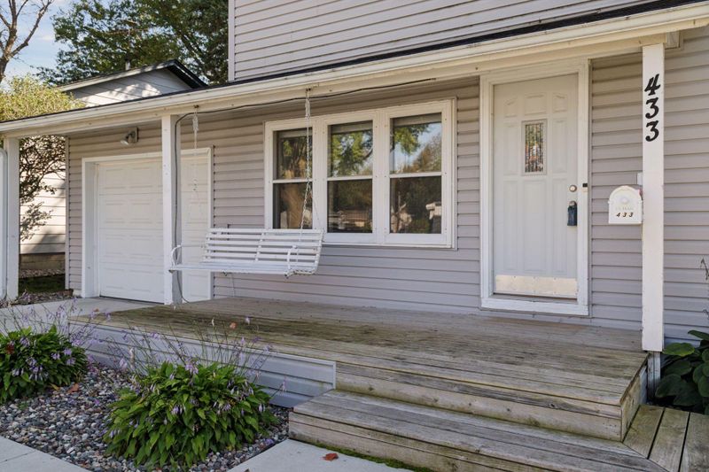 433 E 2nd St, Waconia, MN 55387