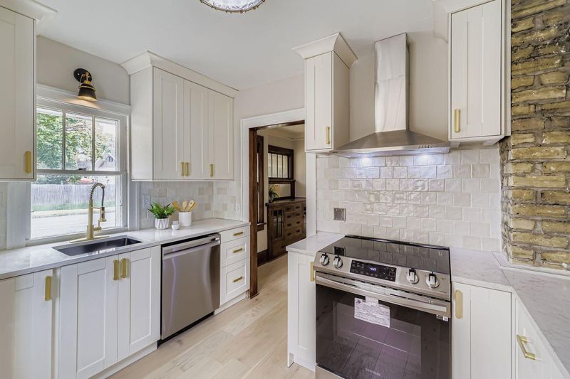 1910 E 42nd St, Minneapolis, MN 55407