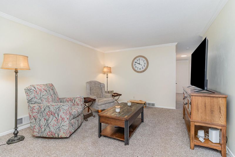 2704 W 135th St, Burnsville, MN 55337