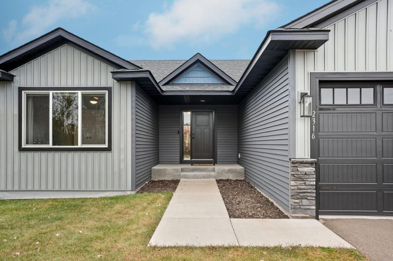 2316 11th Ave SE, Cambridge, MN 55008