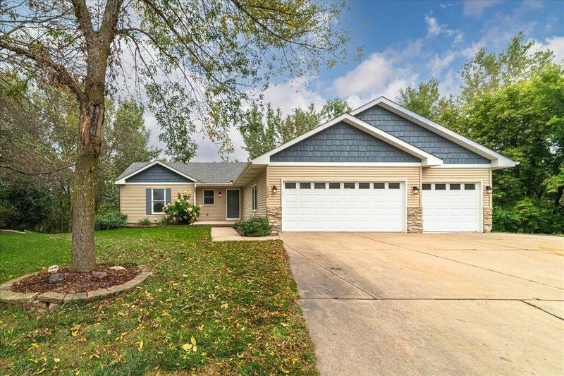 2207 Francis Ct, New Market, MN 55054