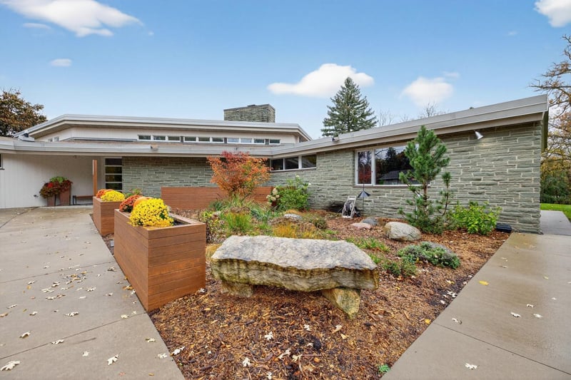 5650 Weatherhill Rd SW, Rochester, MN 55902
