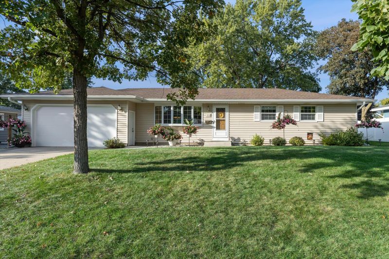 312 E 100th St, Bloomington, MN 55420