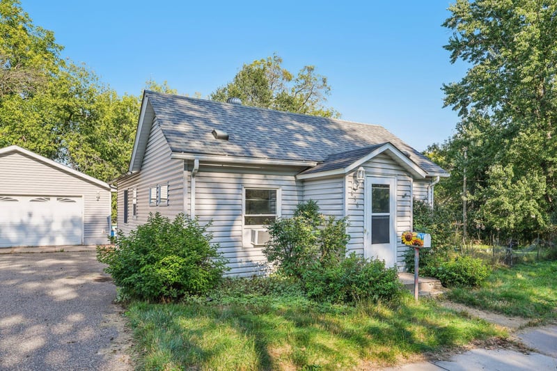 836 6th St N, Bayport, MN 55003