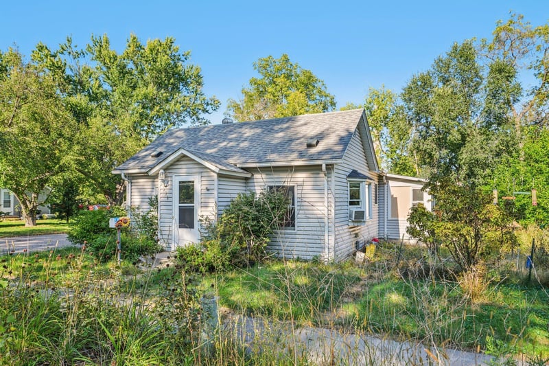 836 6th St N, Bayport, MN 55003
