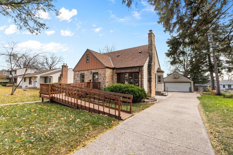 1676 Arlington Ave E, Saint Paul, MN 55106