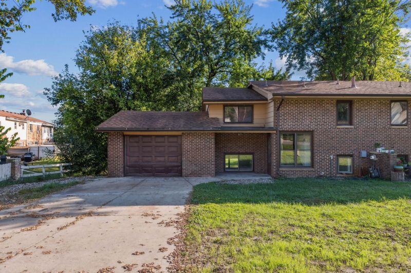 6065 White Dr, Prior Lake, MN 55372