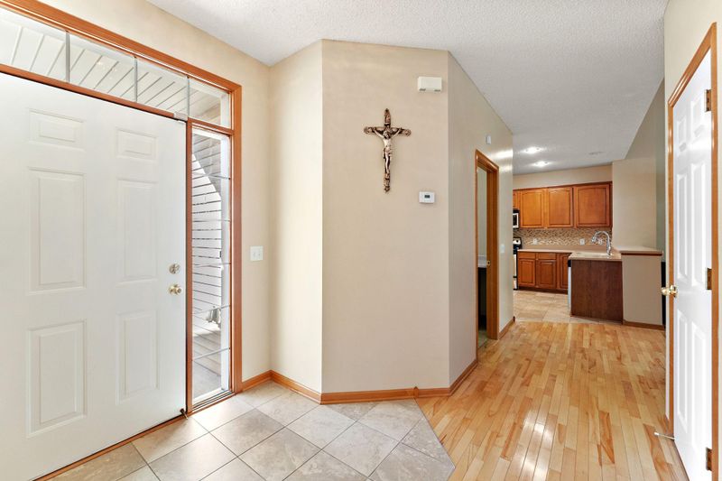 4543 Bloomberg Cir, Inver Grove Heights, MN 55076