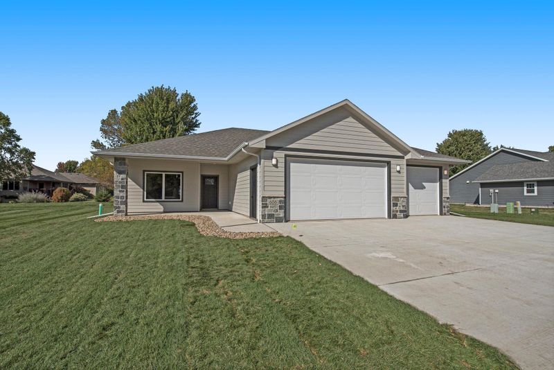 606 Britz Dr, Luverne, MN 56156