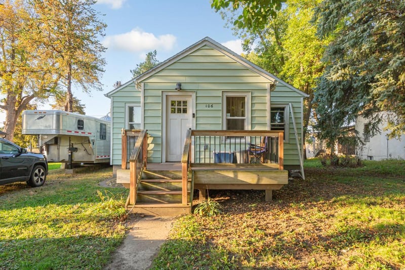 106 6th Ave E, Ellendale, MN 56026