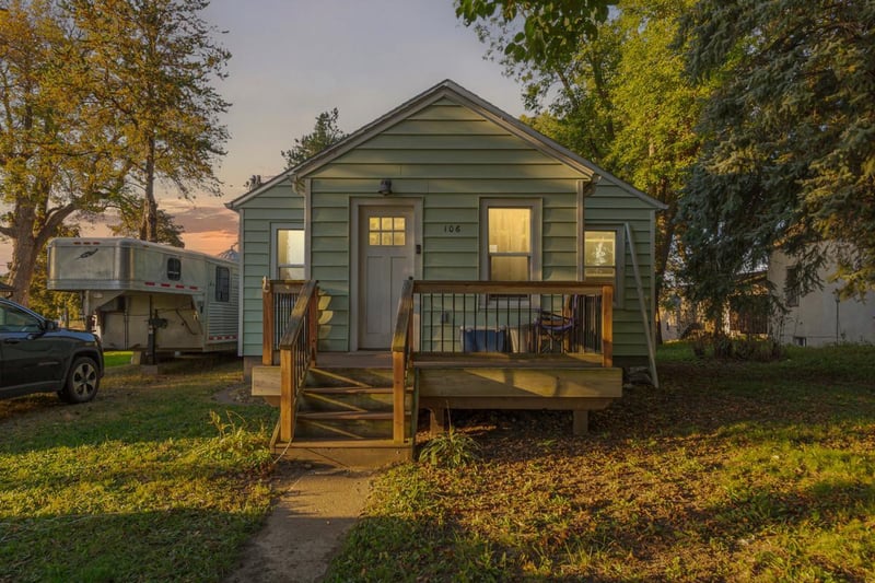 106 6th Ave E, Ellendale, MN 56026