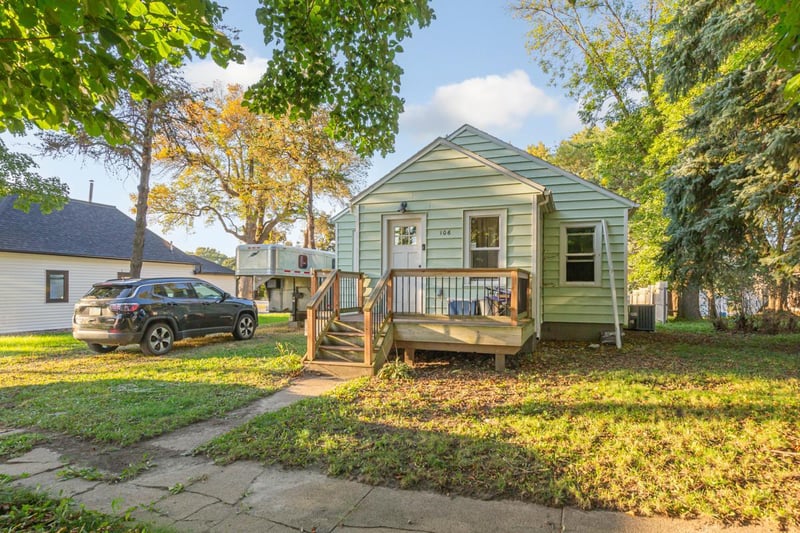 106 6th Ave E, Ellendale, MN 56026