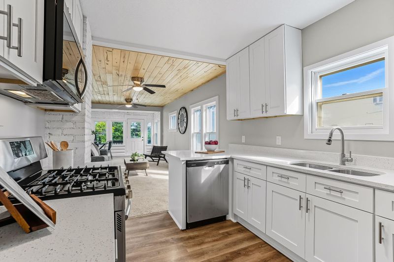 1292 Taylor Ave, Saint Paul, MN 55104