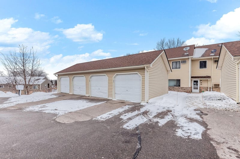 46 E 13th St, Waconia, MN 55387