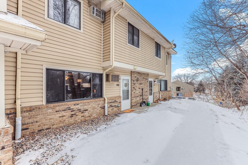 46 E 13th St, Waconia, MN 55387
