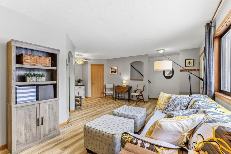 46 E 13th St, Waconia, MN 55387