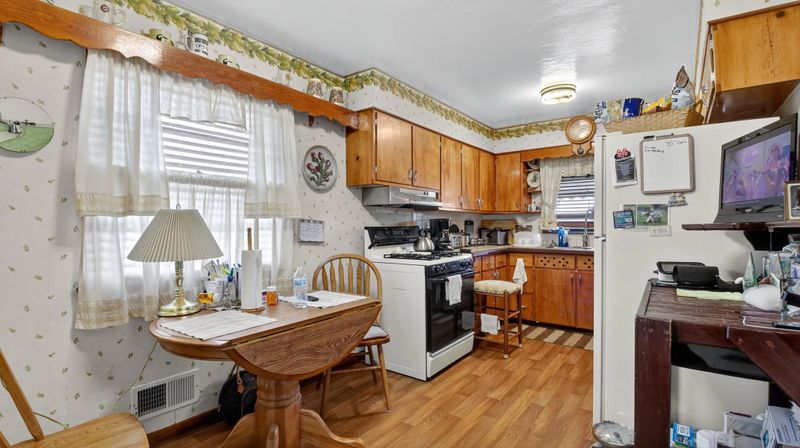 2010 Brackett Ave, Eau Claire, WI 54701