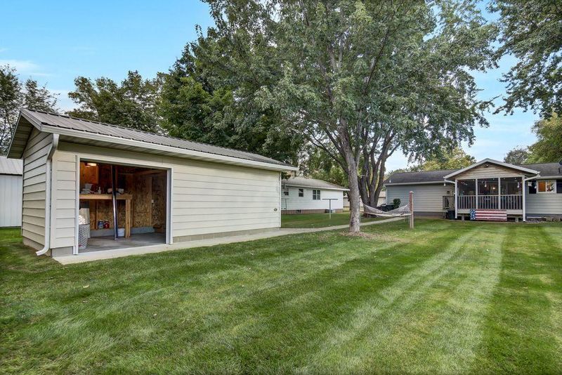 448 1st St NE, Richmond, MN 56368