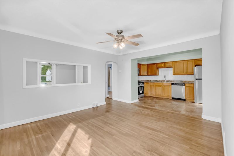 1250 Mcknight Rd N, Maplewood, MN 55119