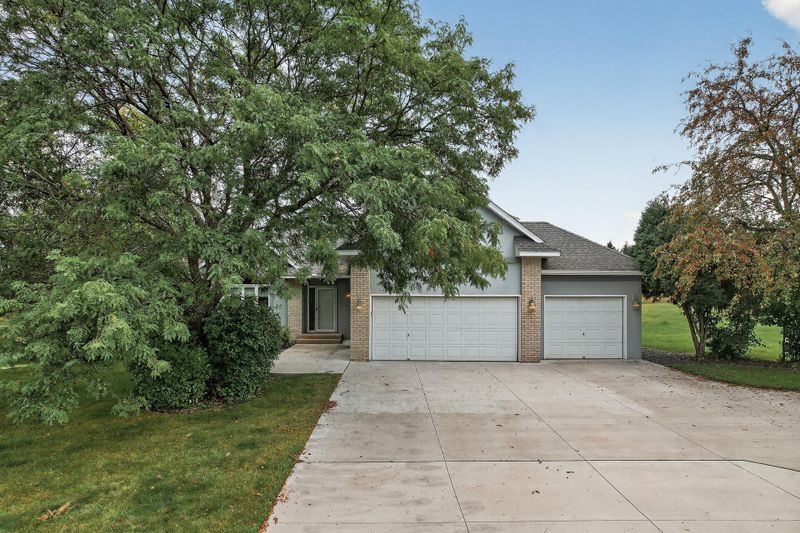 829 Jasmine Ave N, Lake Elmo, MN 55042