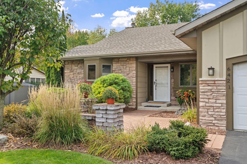 6421 Bowman Cir, Inver Grove Heights, MN 55076