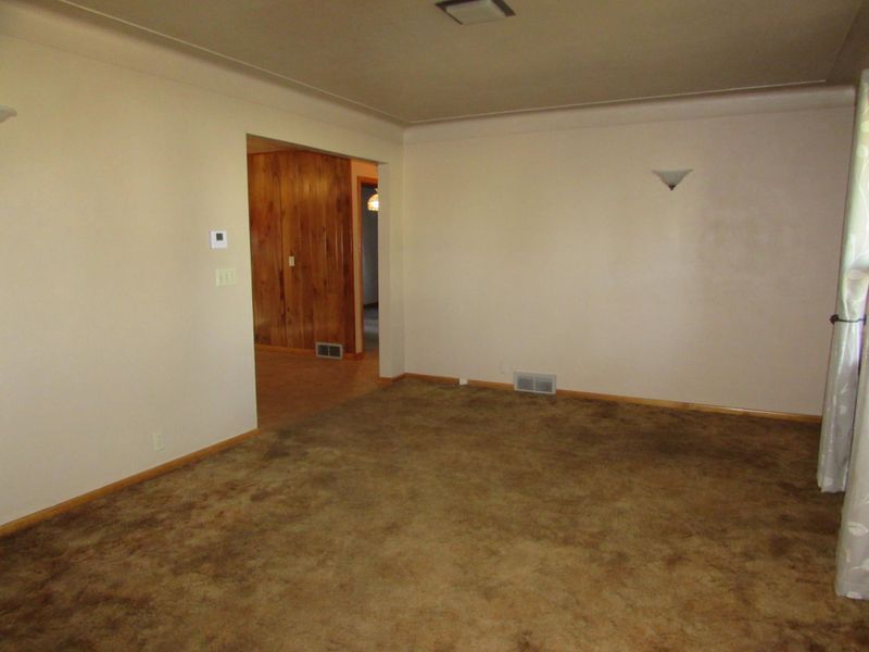 109 W 5th St N, Truman, MN 56088
