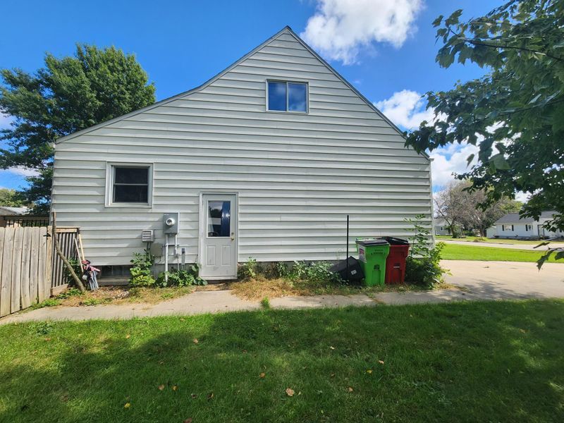 410 2nd St NE, Hayfield, MN 55940