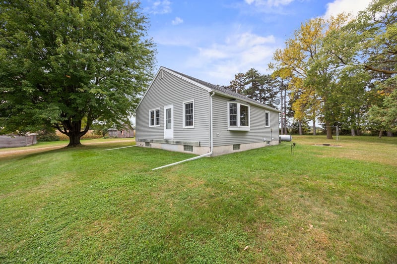 67779 195th St, Darwin, MN 55324