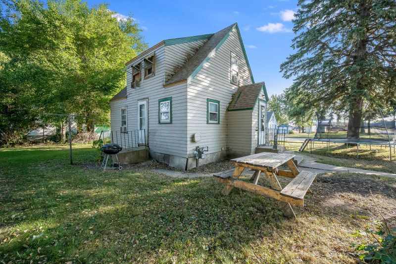 323 E 9th St, Fairmont, MN 56031