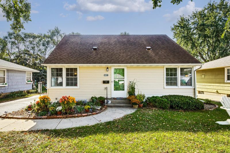 6821 W 24th St, Saint Louis Park, MN 55426