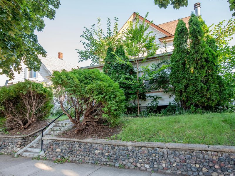 1391 Charles Ave, Saint Paul, MN 55104