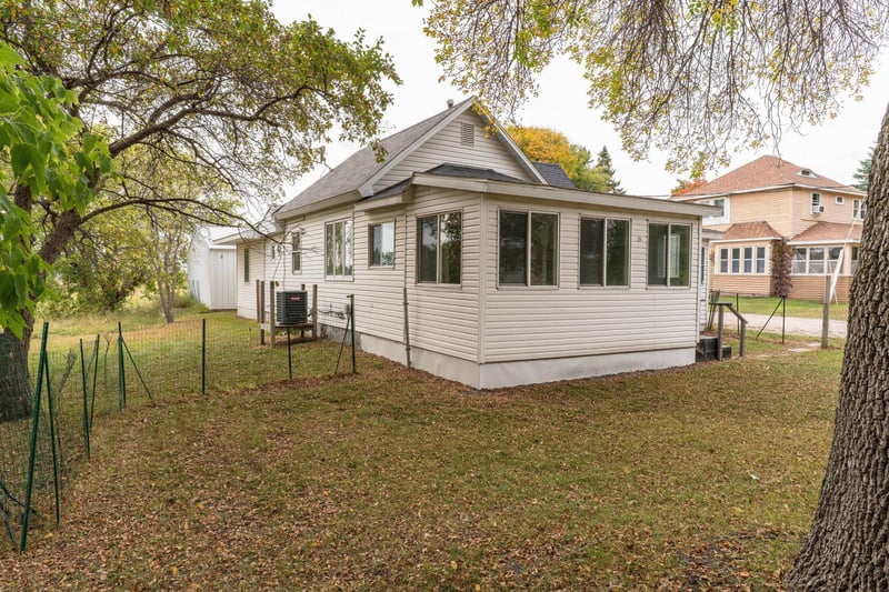 211 Sunnyside Ave, Ogema, MN 56569