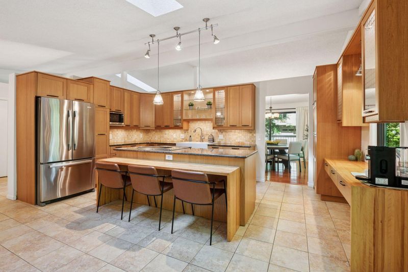 8048 Lea Rd, Bloomington, MN 55438