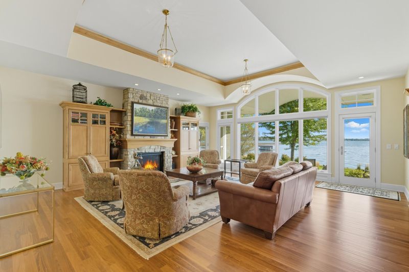 6951 N Shore Trl, Forest Lake, MN 55025