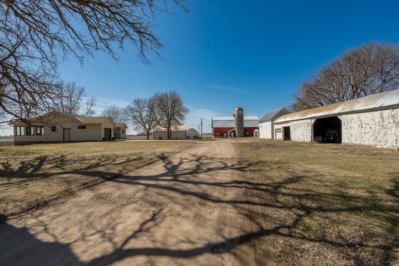 36350 276th St, Henderson, MN 56044