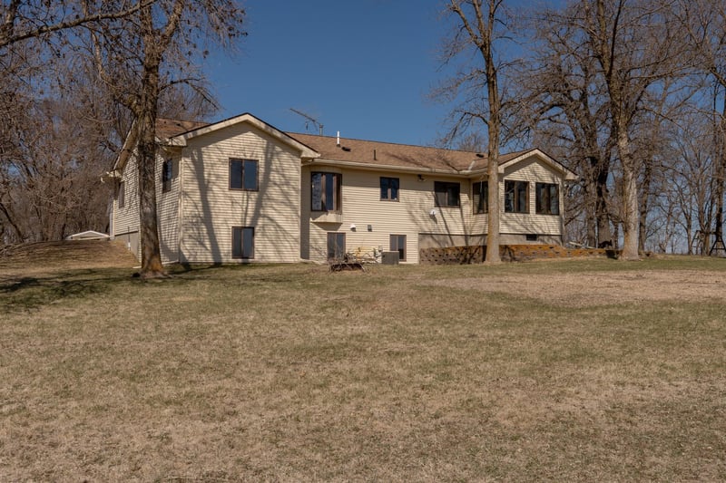 36350 276th St, Henderson, MN 56044