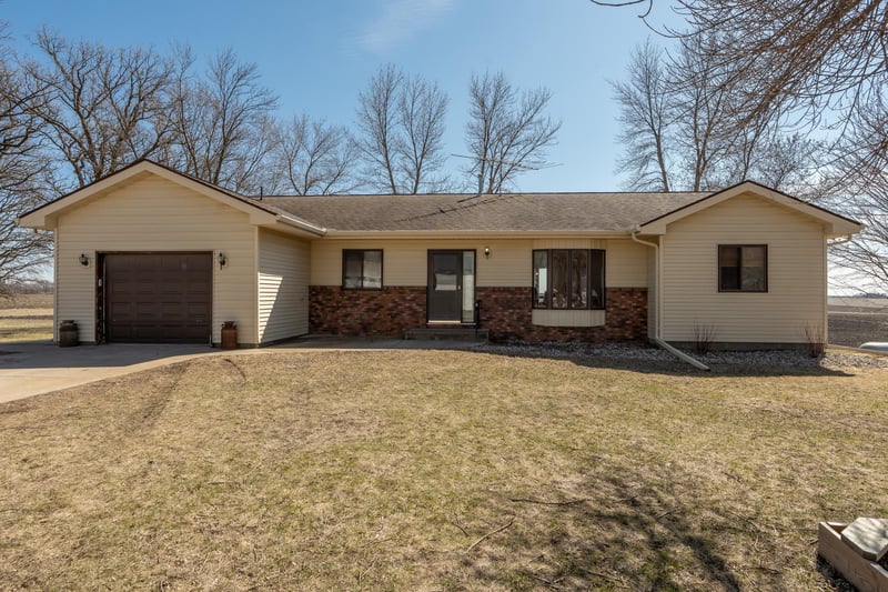 36350 276th St, Henderson, MN 56044