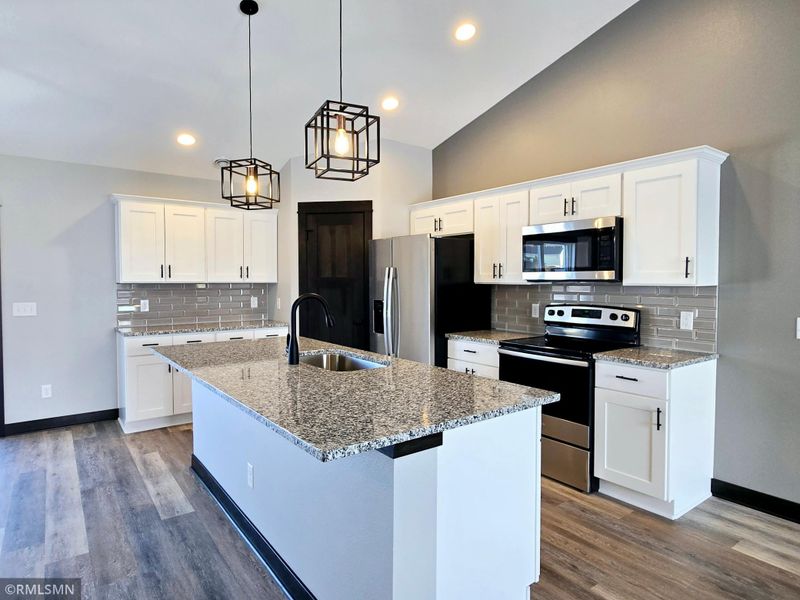 1044 Cullen St, Saint Peter, MN 56082