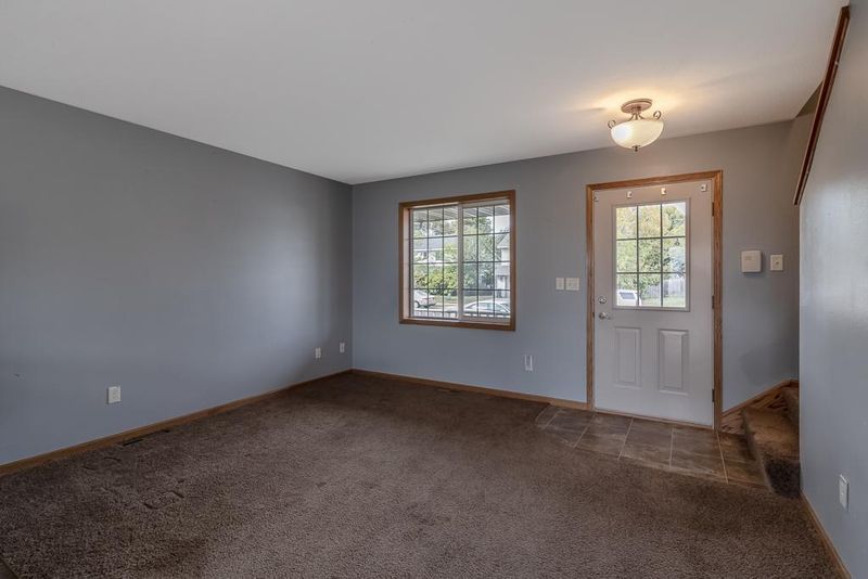 117 Savannah Ct, Mankato, MN 56001