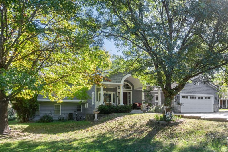 5767 Vine Hill Rd, Minnetonka, MN 55345
