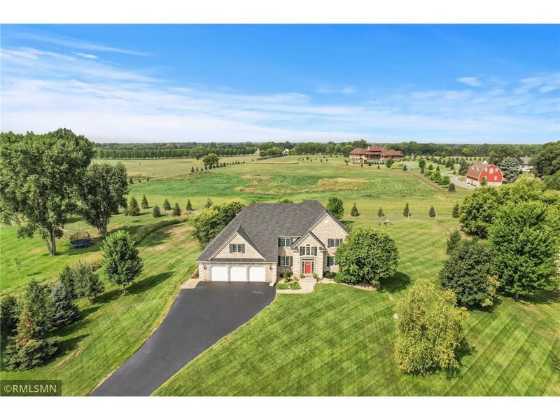 7 Bayhill Rd, Dellwood, MN 55110
