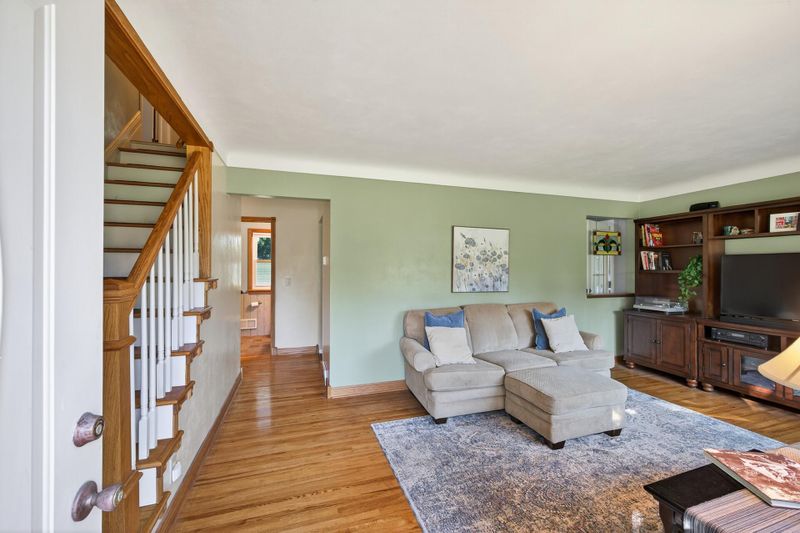 1615 Hammond Rd, White Bear Twp, MN 55110