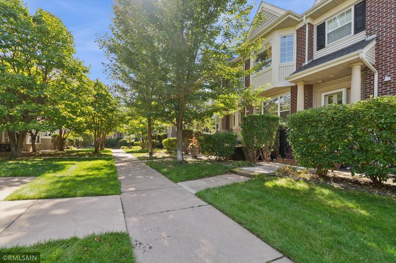 8064 Golden Valley Rd, Golden Valley, MN 55427